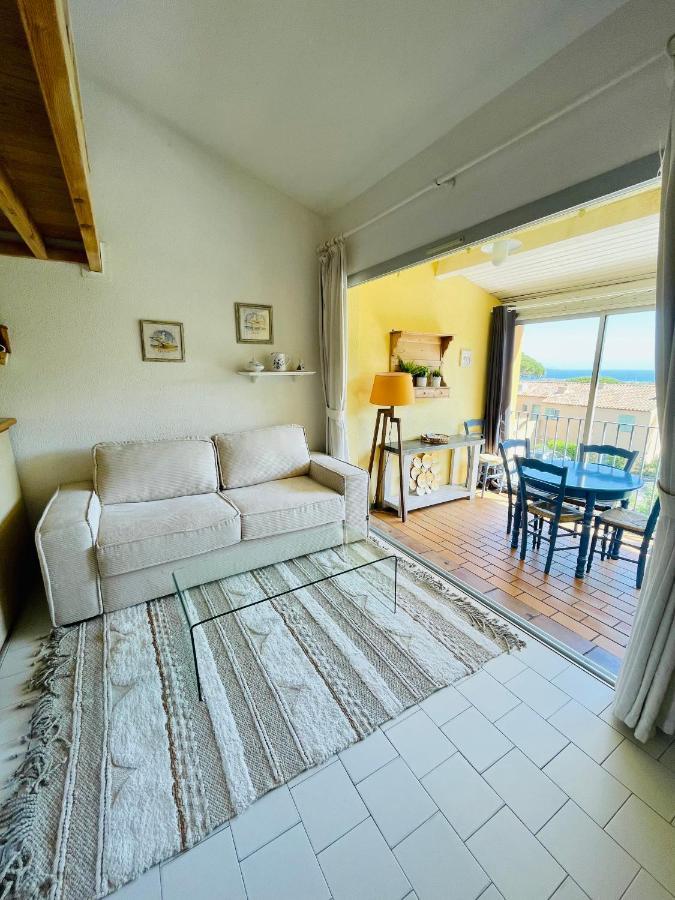 Bel Appartement Avec Mezzanine, Vue Mer Et Piscine 孔格林 外观 照片