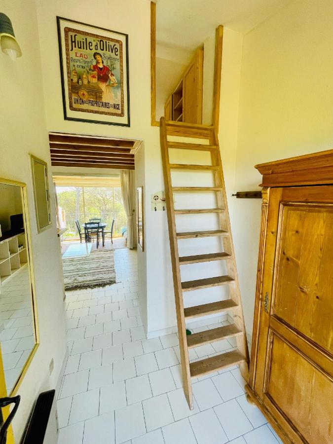 Bel Appartement Avec Mezzanine, Vue Mer Et Piscine 孔格林 外观 照片